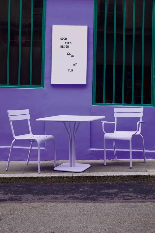 chaises extérieures de couleur