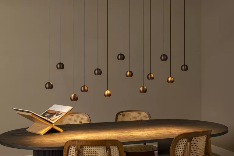 Lampe et table 